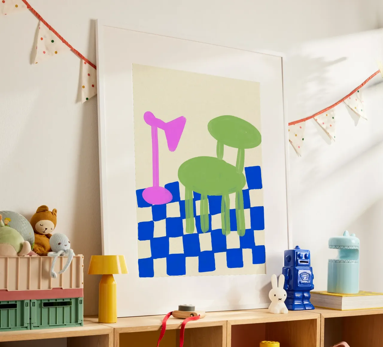 Stampa d'arte moderna di metà secolo - Sedia verde e lampada rosa poster con telaio in alluminio da Peaches Art Prints