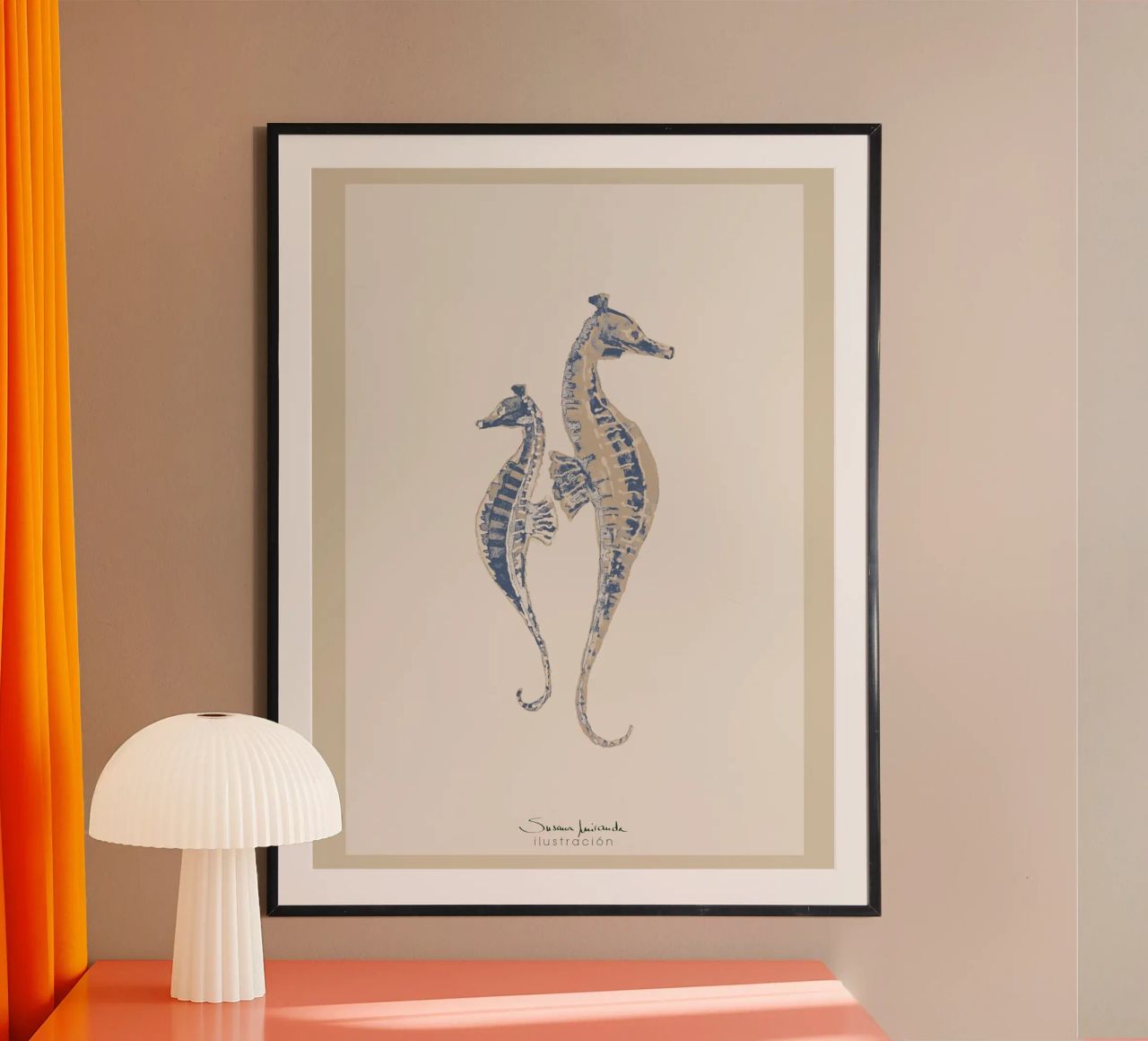 Seahorses blue and beige poster by Art by Susana Miranda ilustración