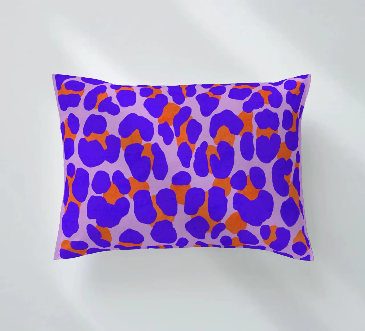 Motivo leopardato. Moderno con viola e arancione. cuscino da CalliLetters