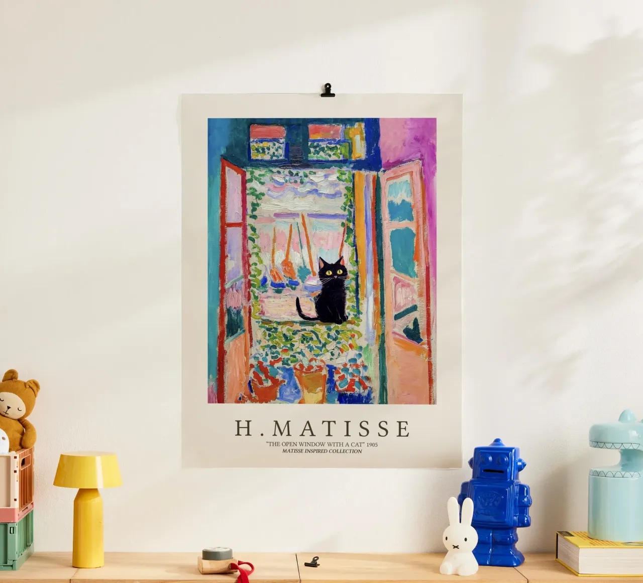Het open raam met een zwarte kat, Henri Matisse poster met houten frame van Peaches Art Prints