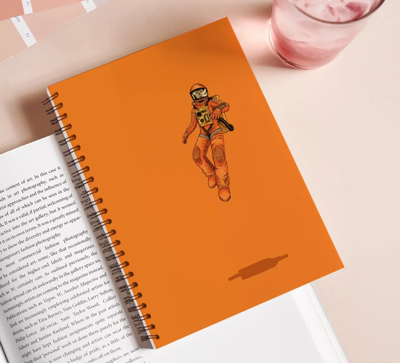 Float out in Space diario ad anelli da Jason Ratliff