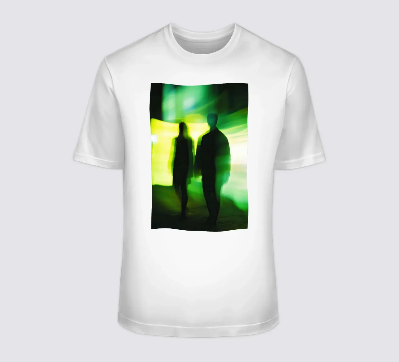 Parijs onder hypnose: Elektrische schaduwen in beweging t-shirt van Le Flou