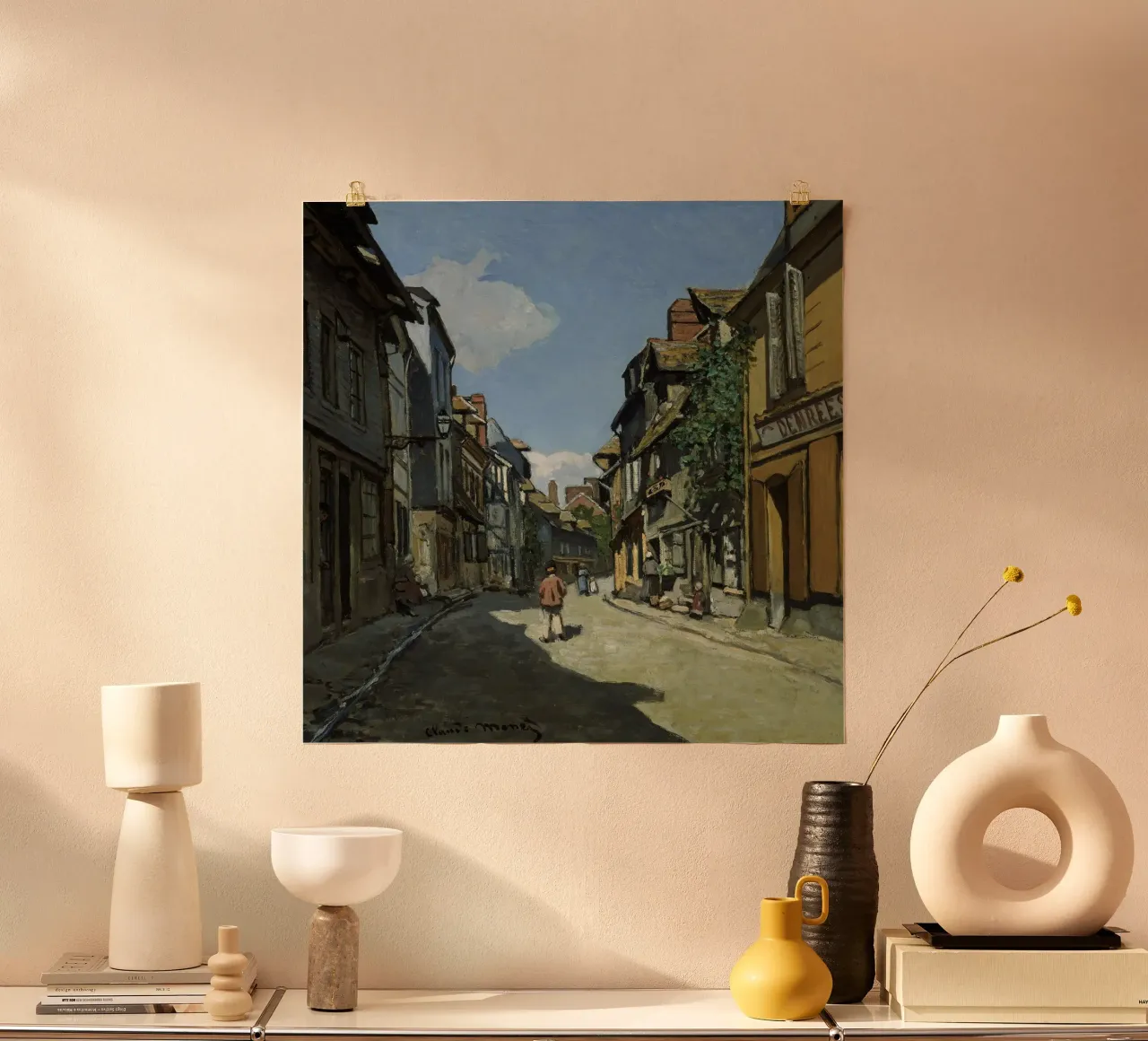 Claude Monet - Rue de la Bavole, Honfleur poster con telaio in legno da Timeless Artworks