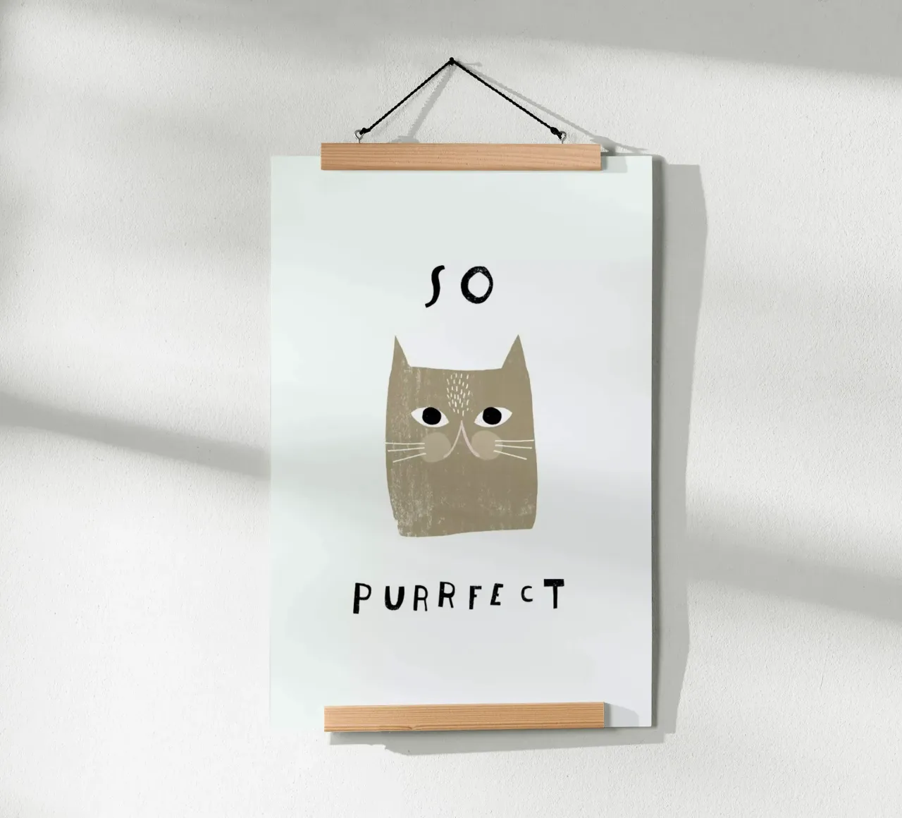 Catisfaction No. 5 poster con telaio in legno da typealive