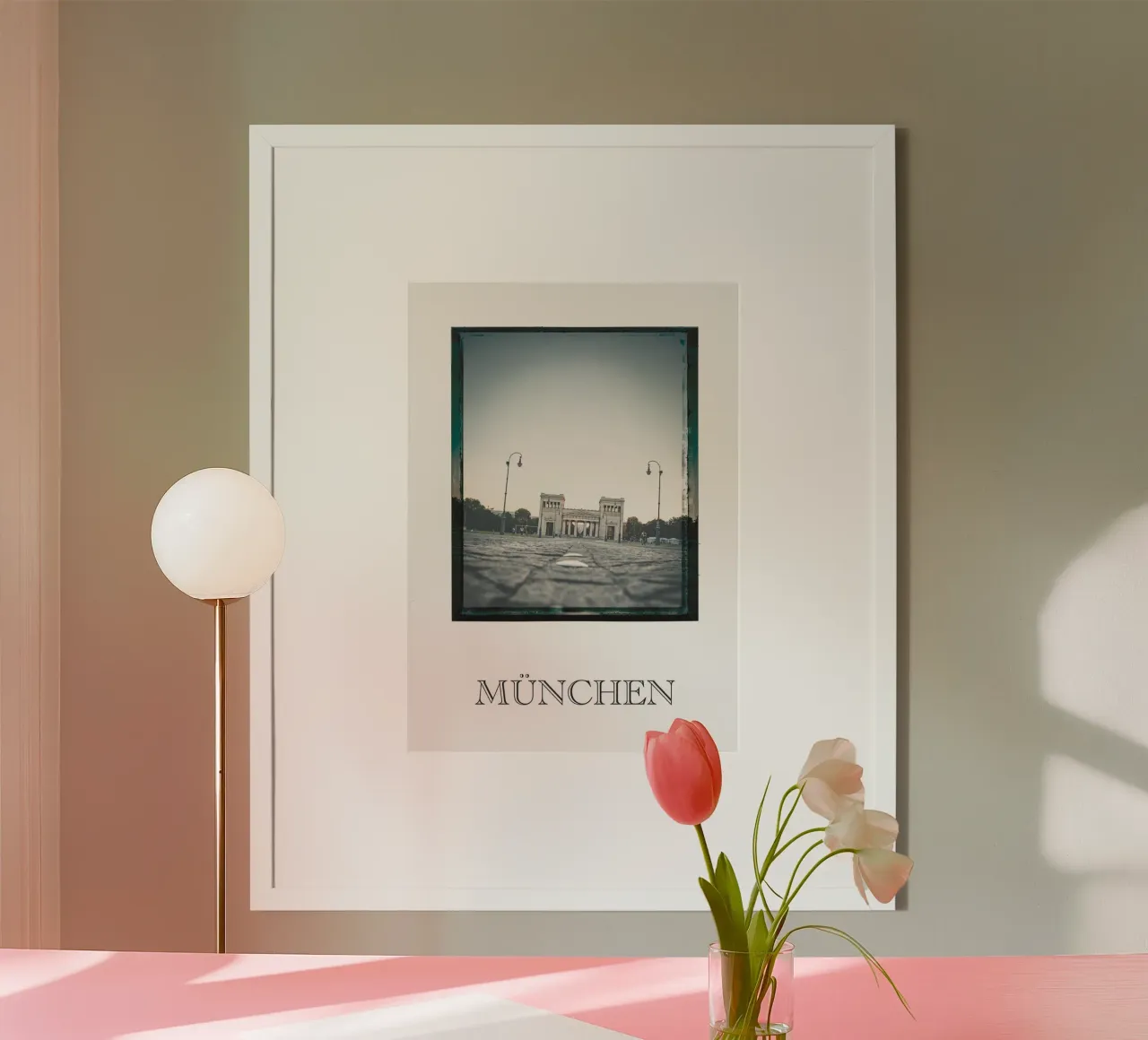 München poster con telaio in alluminio da Flo Klein
