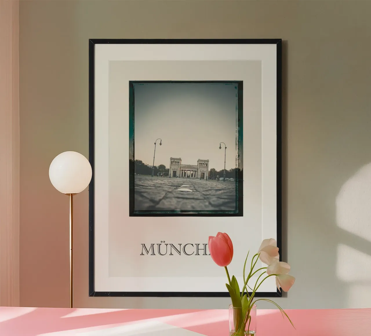 München poster con telaio in alluminio da Flo Klein