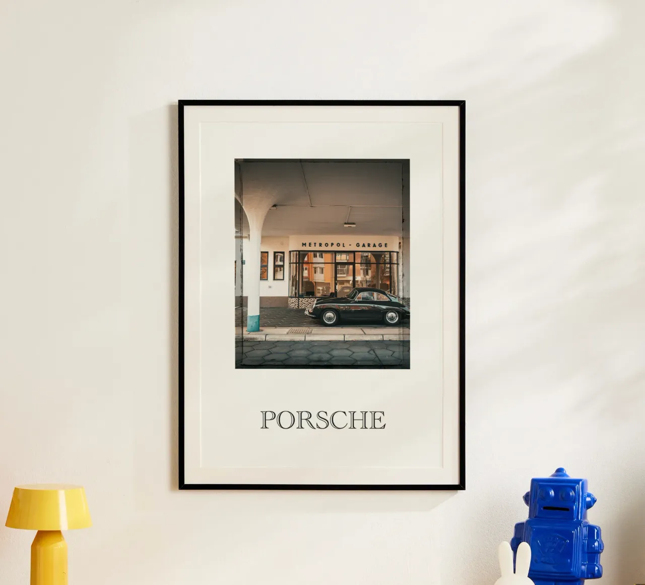 Porsche poster con telaio in plastica da Flo Klein