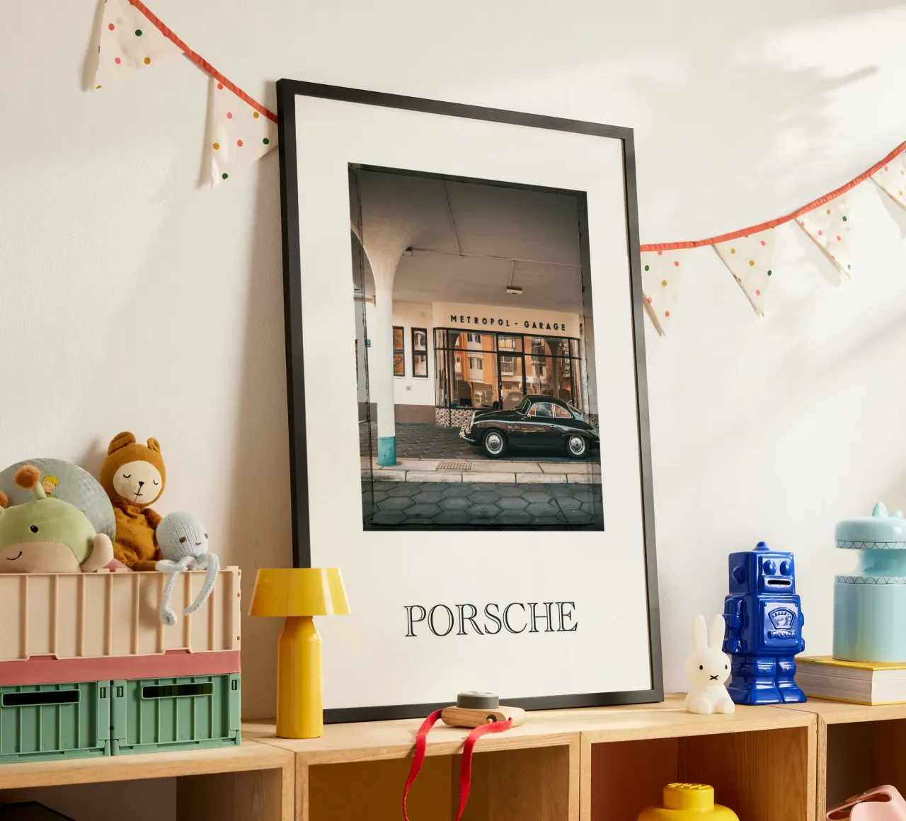 Porsche poster con telaio in plastica da Flo Klein