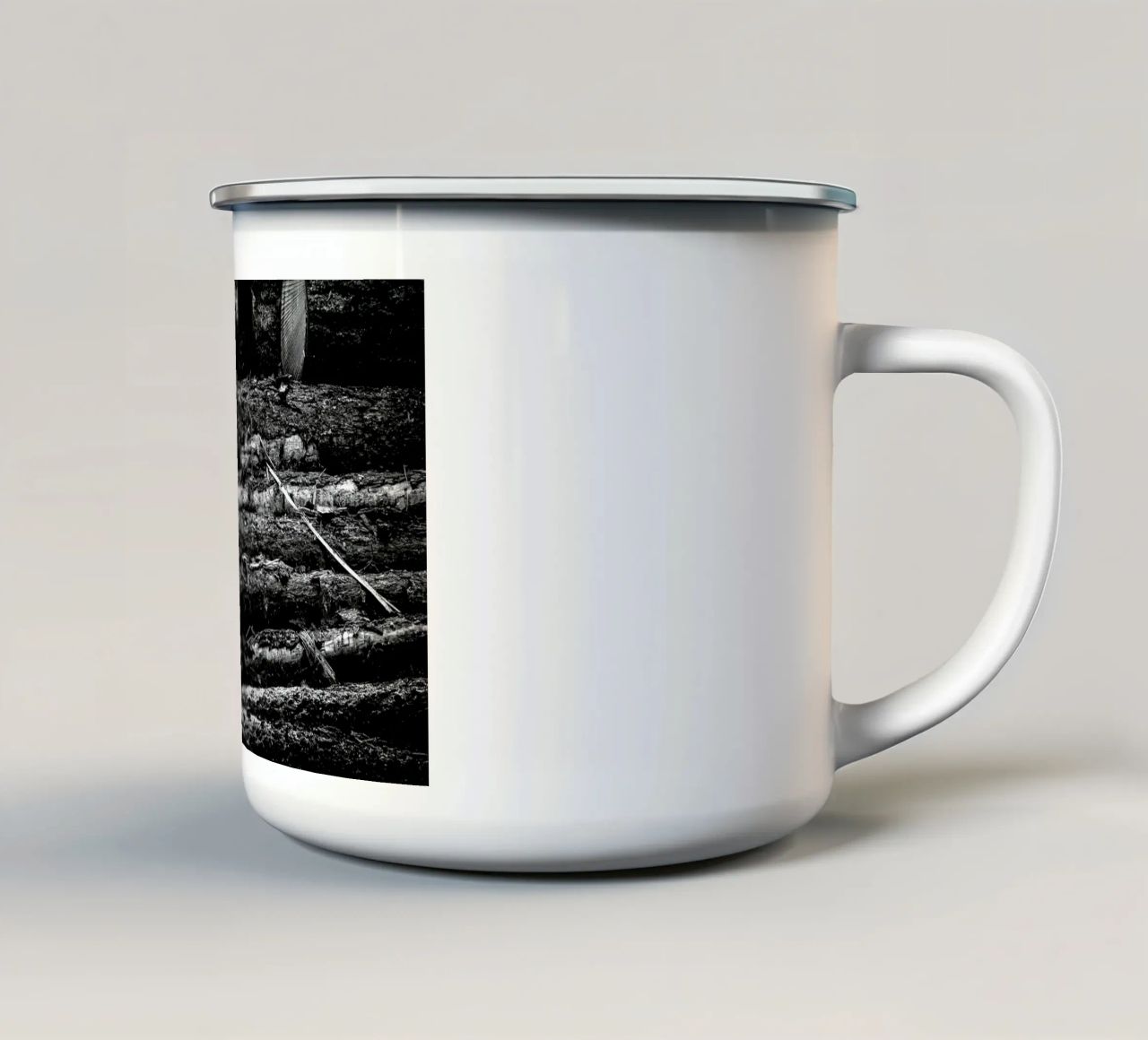 The Logs tazza in smalto da Dustin Janko