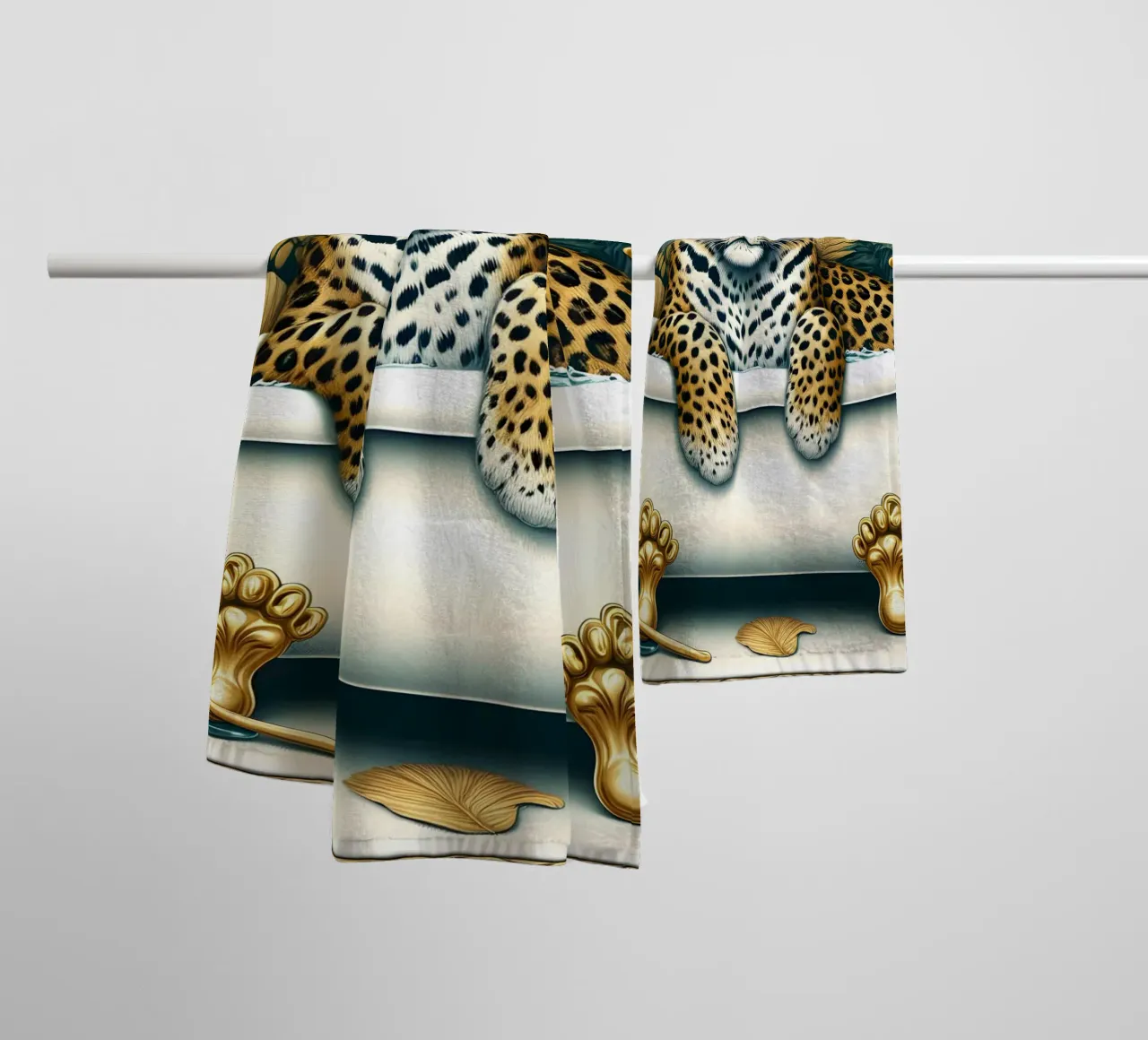 Leopard in der Badewanne Handtuch von ARTOMATIC