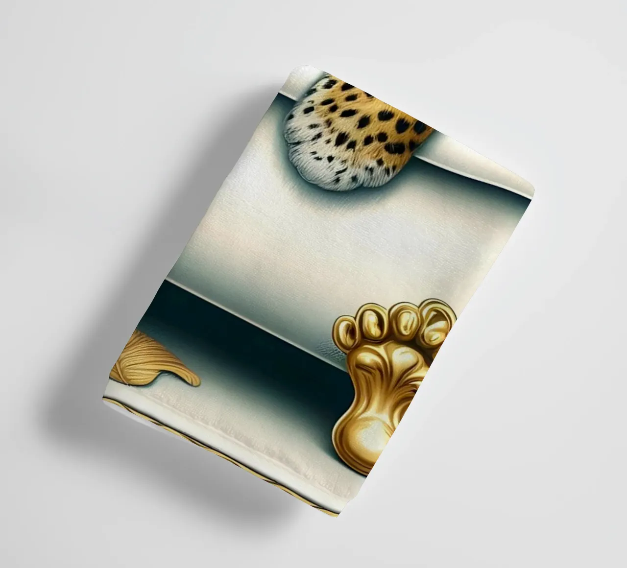 Leopard in der Badewanne Handtuch von ARTOMATIC