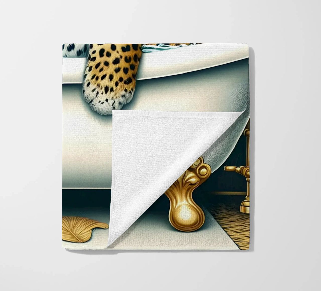 Leopardo in bagno telo mare da ARTOMATIC