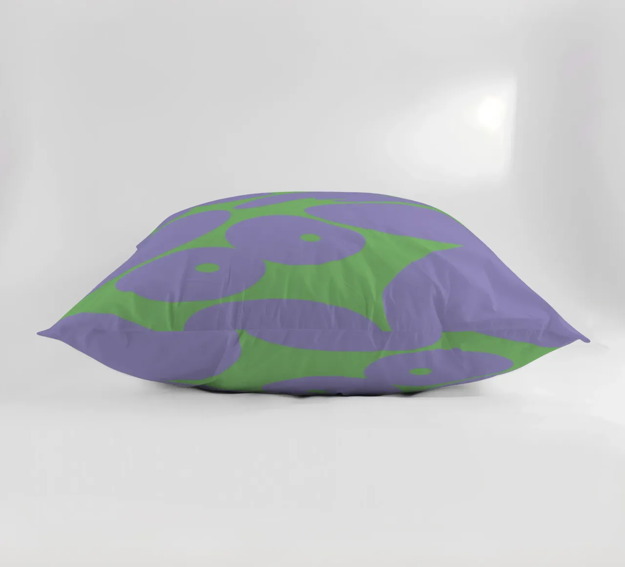 smooch purple cuscino da Laura Saggau
