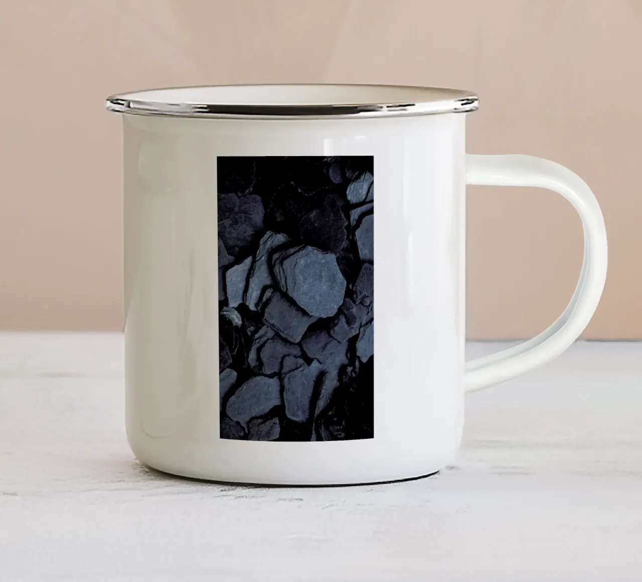 Black Is the New Black tazza in smalto da Studio Nahili