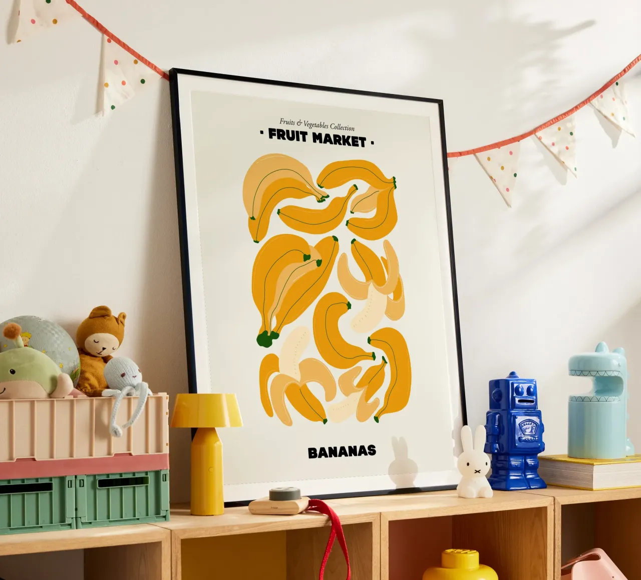 Il mercato della frutta, illustrazione delle banane poster con telaio in legno da Peaches Art Prints