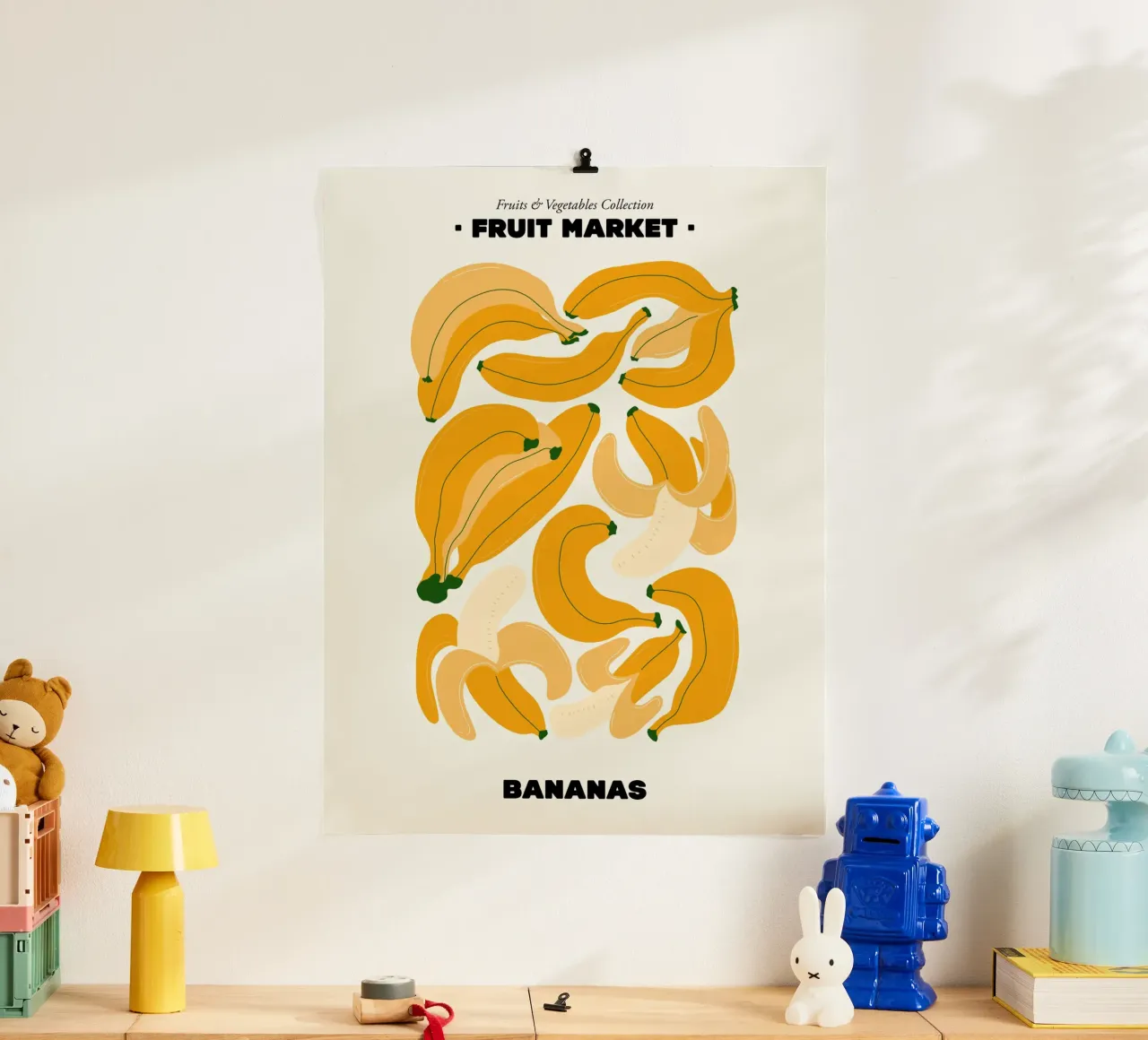 Il mercato della frutta, illustrazione delle banane poster con telaio in legno da Peaches Art Prints