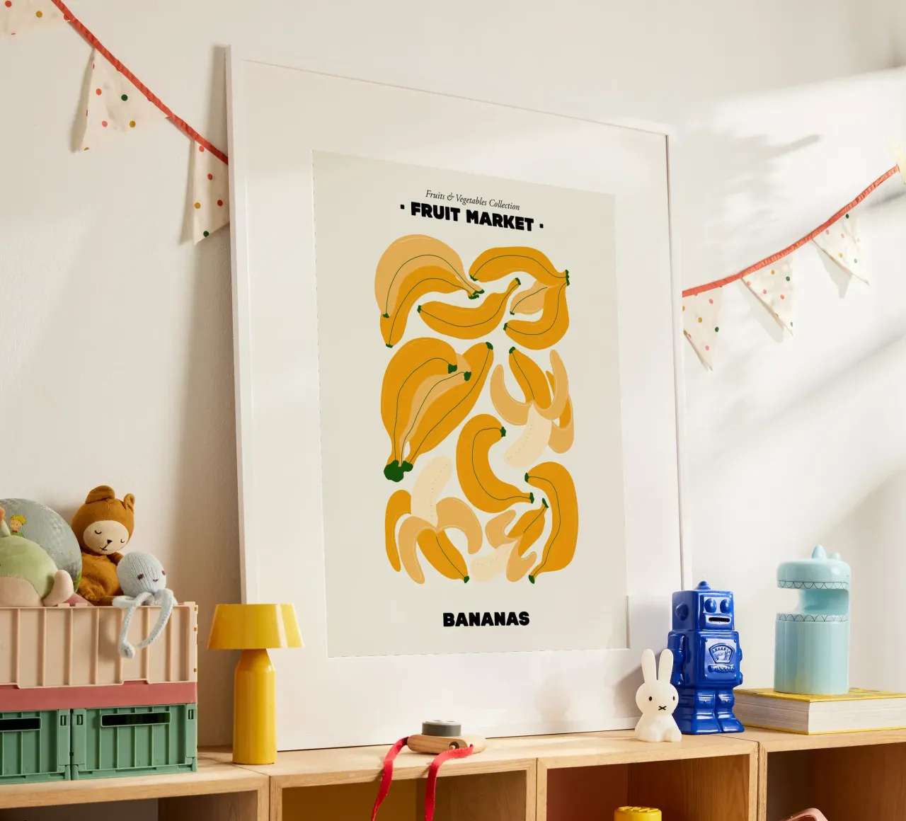 Il mercato della frutta, illustrazione delle banane poster con telaio in legno da Peaches Art Prints