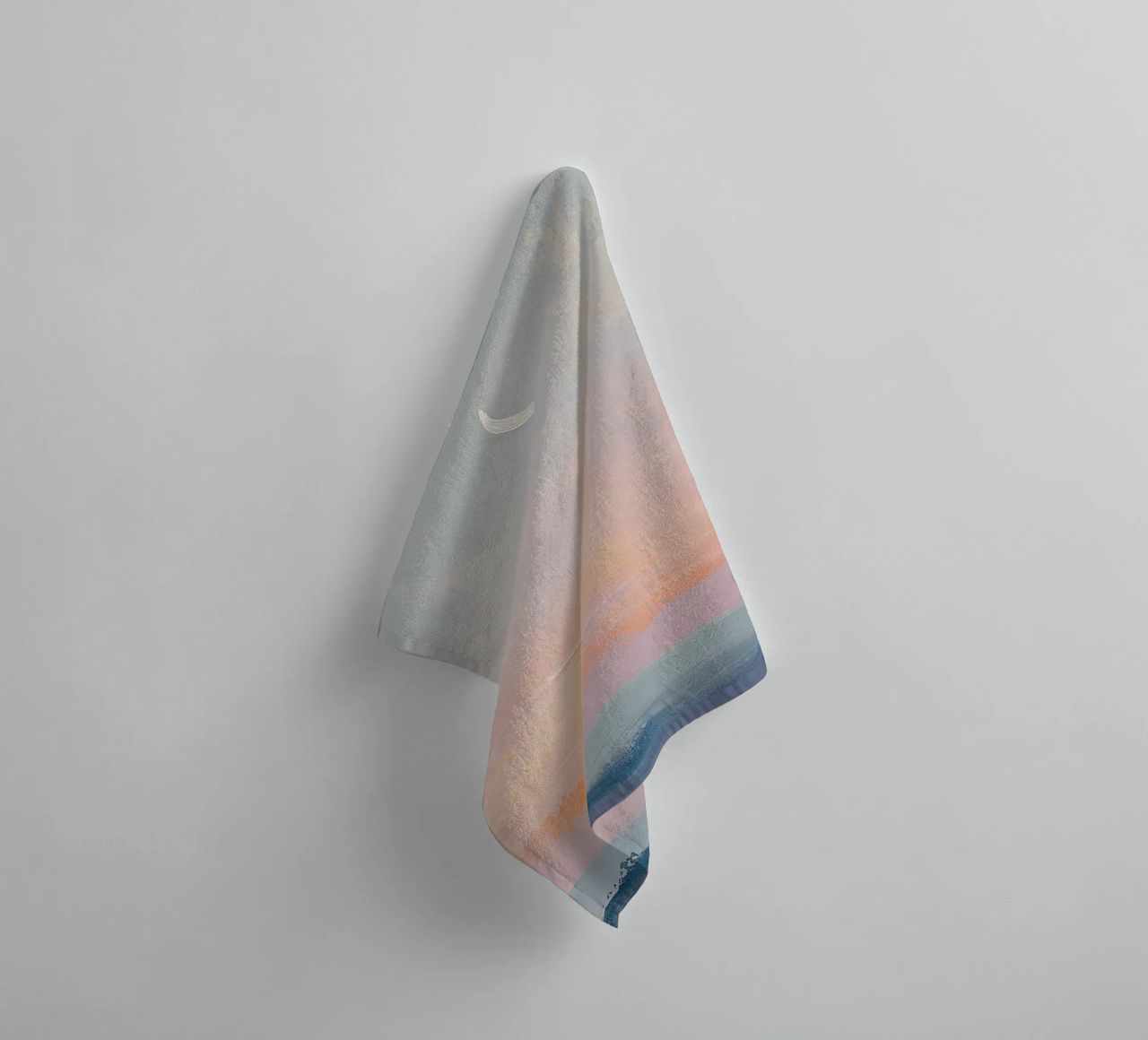 Mond Pastell Minimalismus Abstrakt Handtuch von Euphoria Theresa