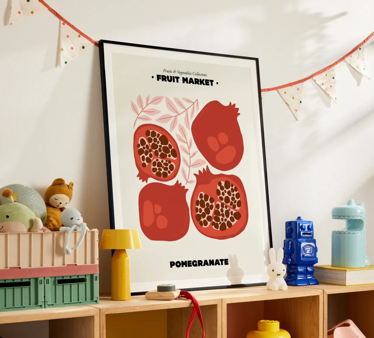 Der Obstmarkt, Granatapfel Illustration maximalist Poster mit Holzrahmen von Peaches Art Prints