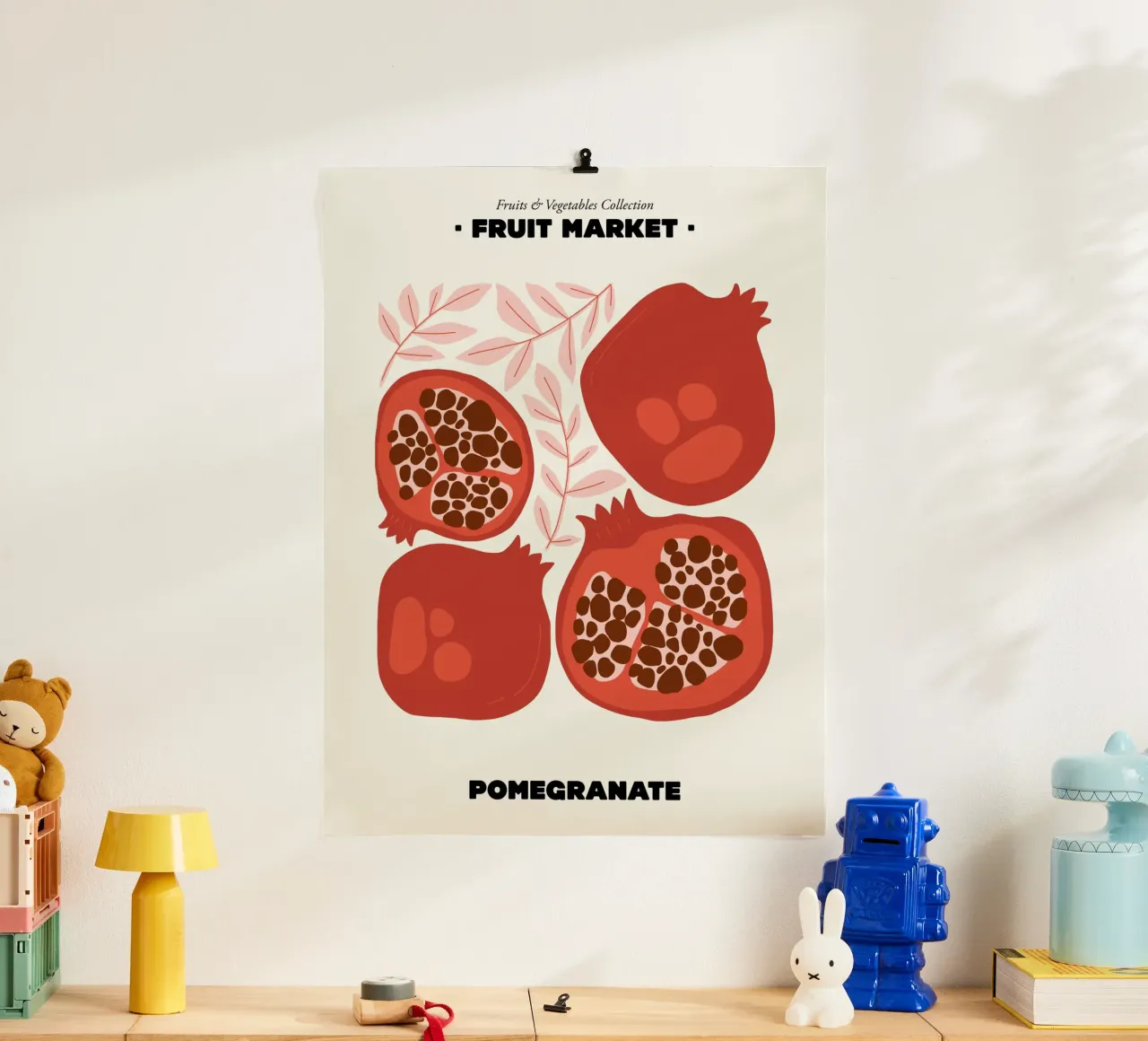 Der Obstmarkt, Granatapfel Illustration maximalist Poster mit Holzrahmen von Peaches Art Prints
