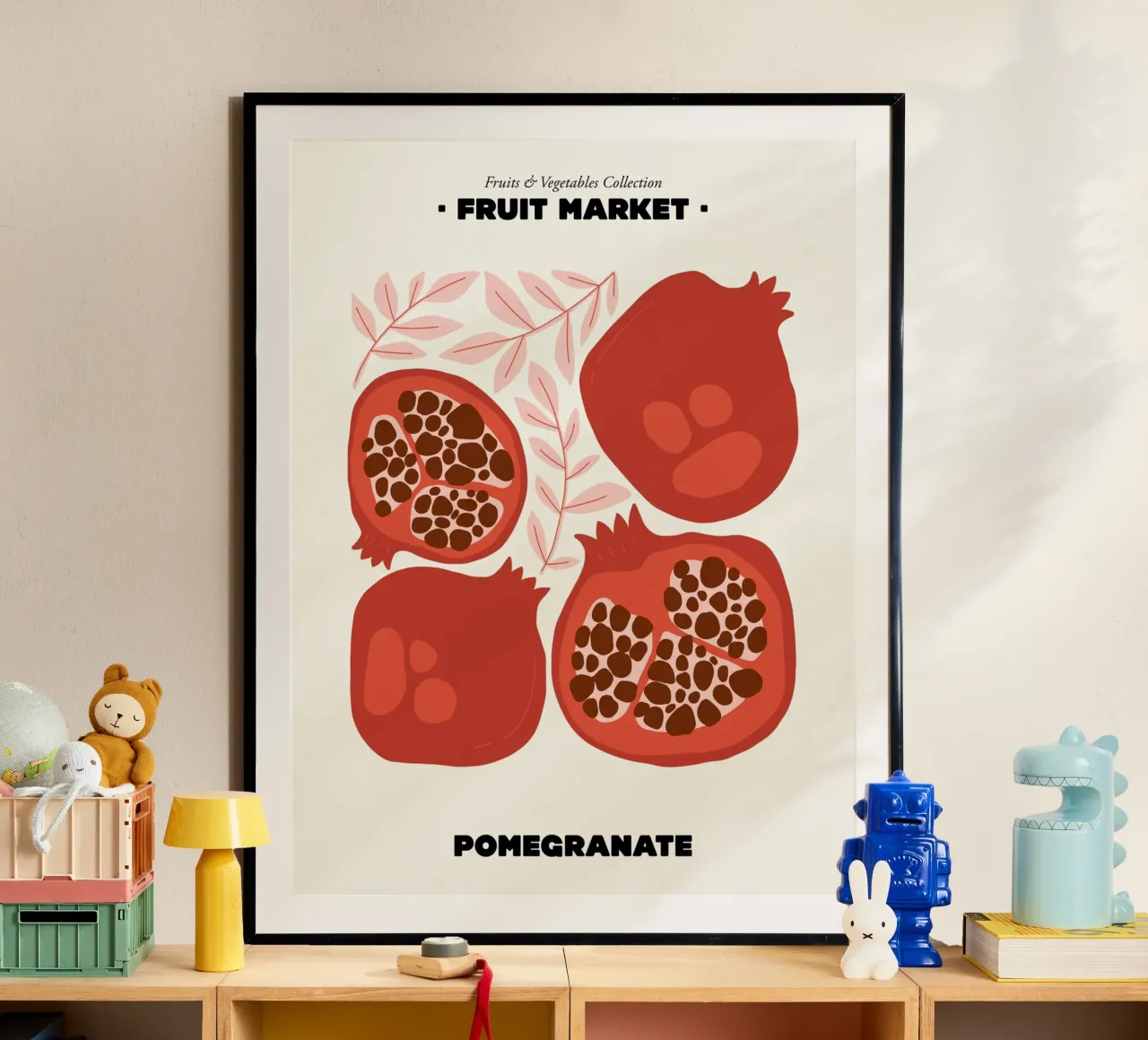 Der Obstmarkt, Granatapfel Illustration maximalist Poster mit Holzrahmen von Peaches Art Prints