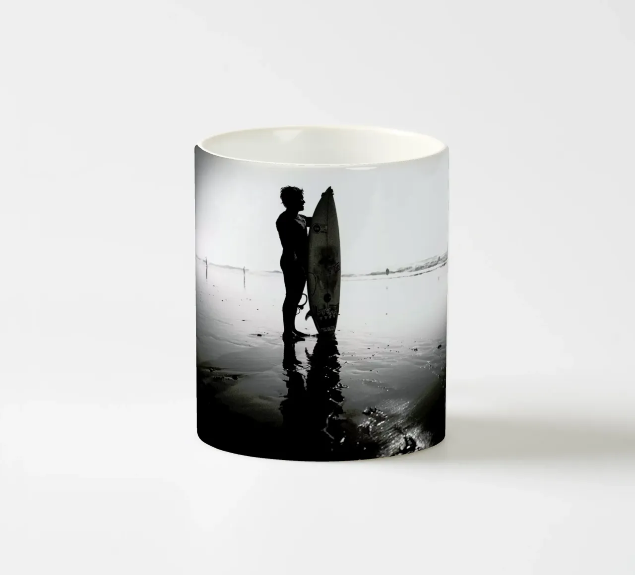 Off for a Surf II tazza in ceramica da Philipp Reinhard