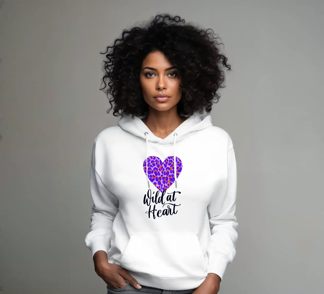 Corazón salvaje. Caligrafía a pincel con estampado leo sudadera con capucha de CalliLetters