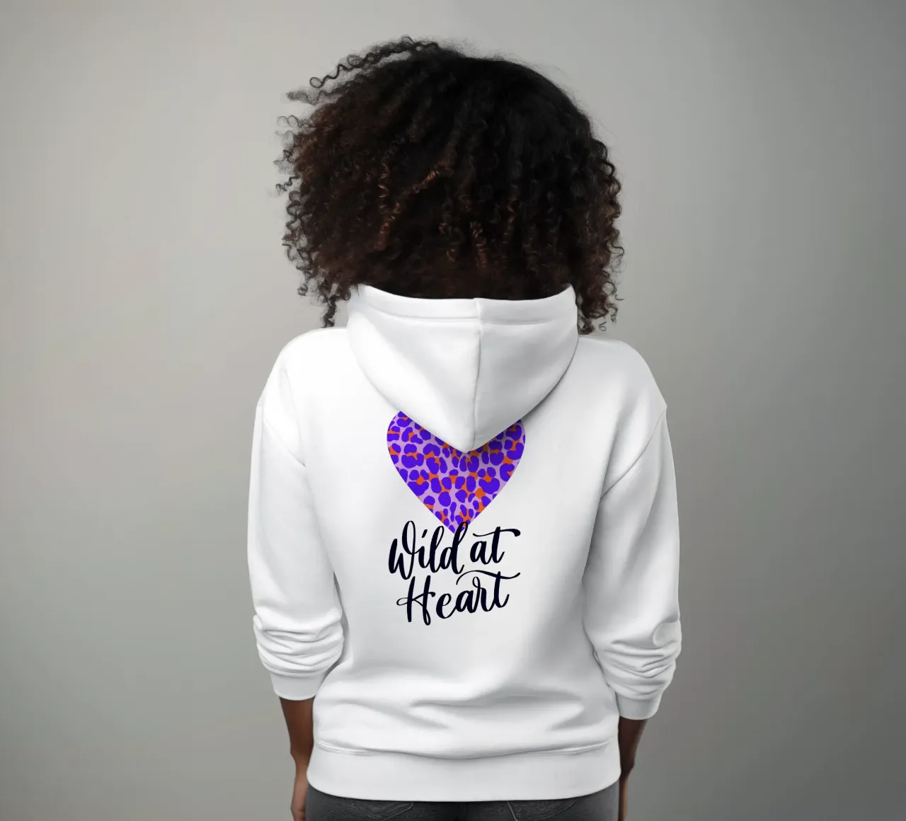 Corazón salvaje. Caligrafía a pincel con estampado leo sudadera con capucha de CalliLetters