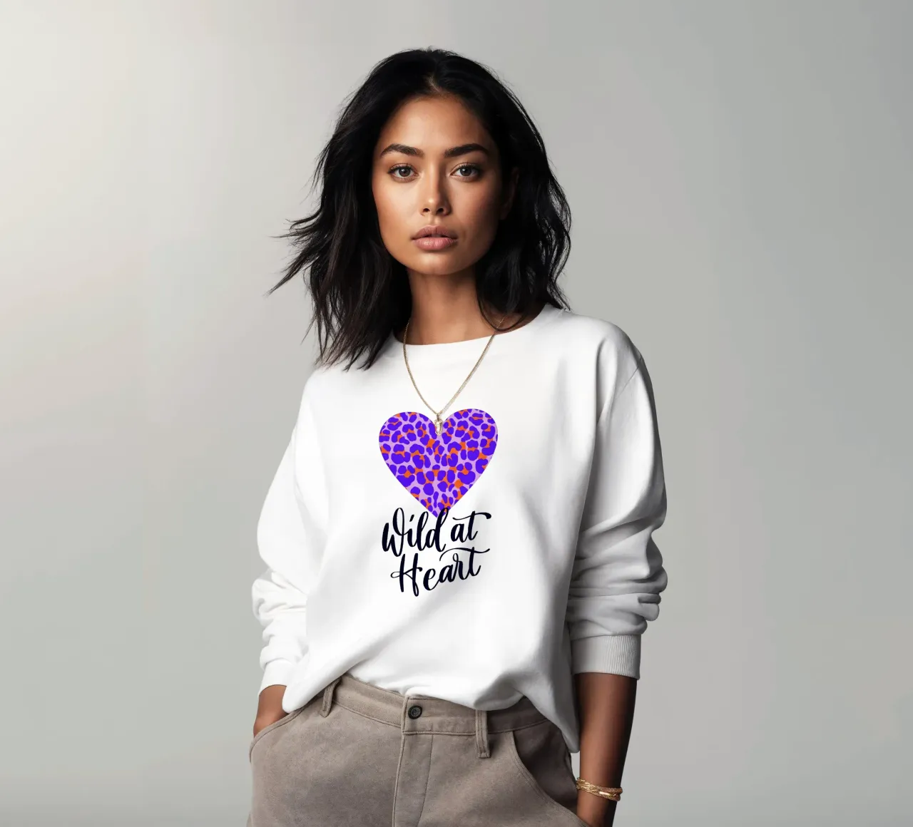 Corazón salvaje. Caligrafía a pincel con estampado leo sudadera de CalliLetters