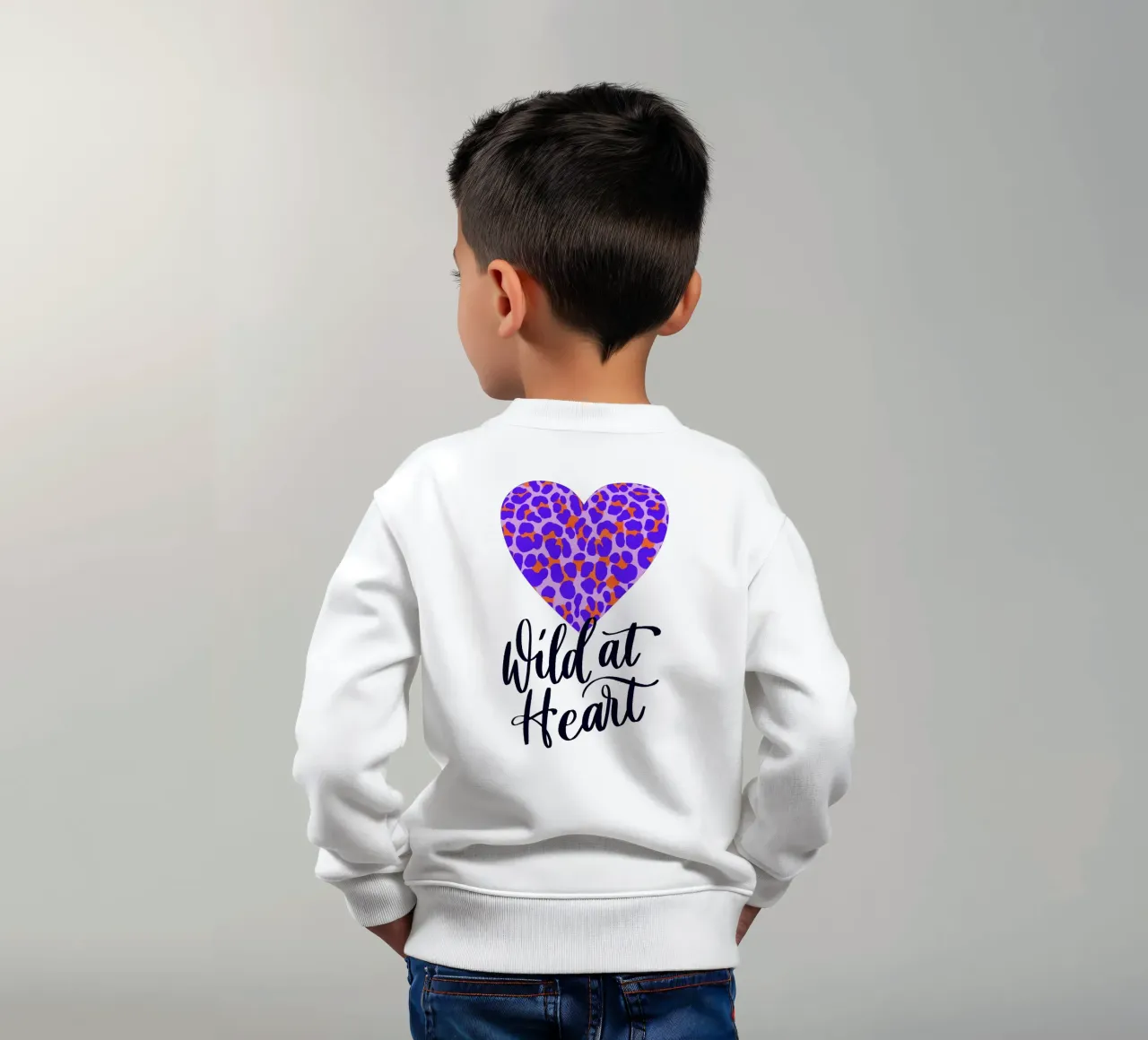 Corazón salvaje. Caligrafía a pincel con estampado leo sudadera para niño de CalliLetters