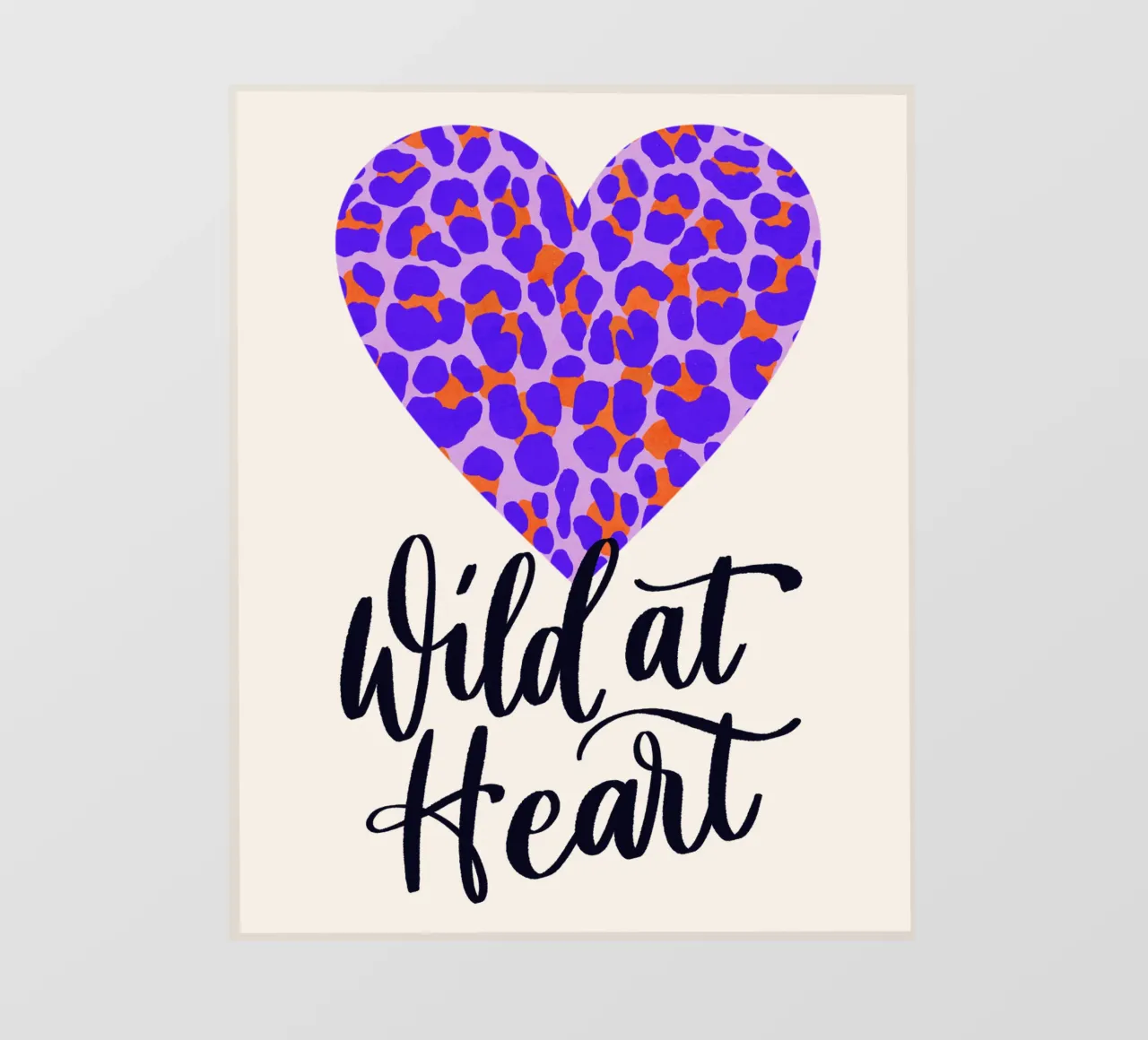 Corazón salvaje. Caligrafía a pincel con estampado leo lámina retroiluminada de CalliLetters