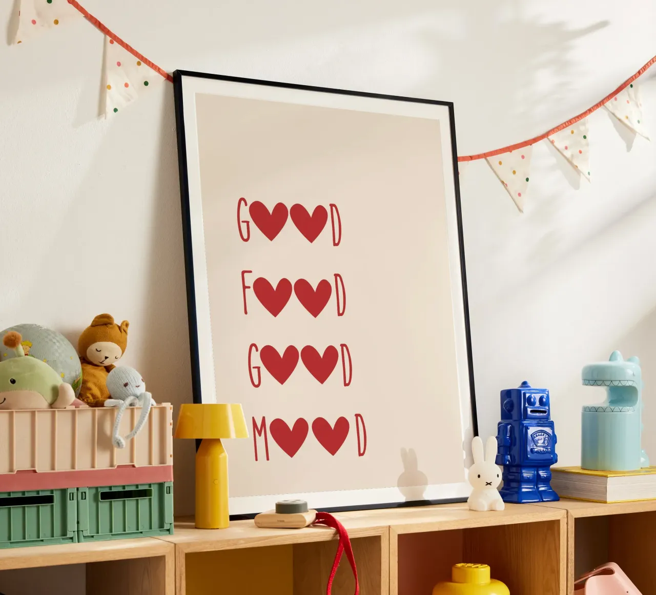 Buon cibo, buon umore - Citazione con cuori rosa rosso poster con telaio in plastica da Peaches Art Prints