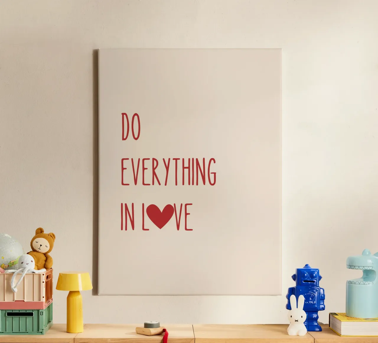 Tu alles mit Liebe - Zitat in Rot Leinwand mit Schattenfugenrahmen von Peaches Art Prints
