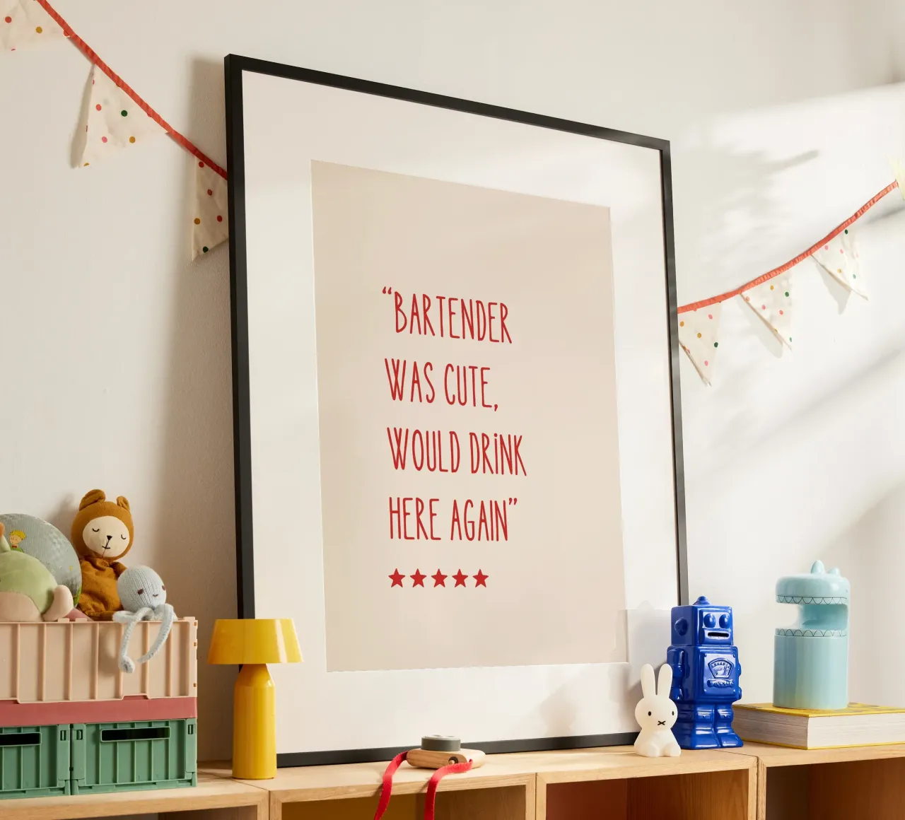 Bartender Was Cute, Minimalist Heart Red Funny Cocktails (Le barman était mignon, cœur minimaliste rouge) poster avec cadre en plastique de Peaches Art Prints