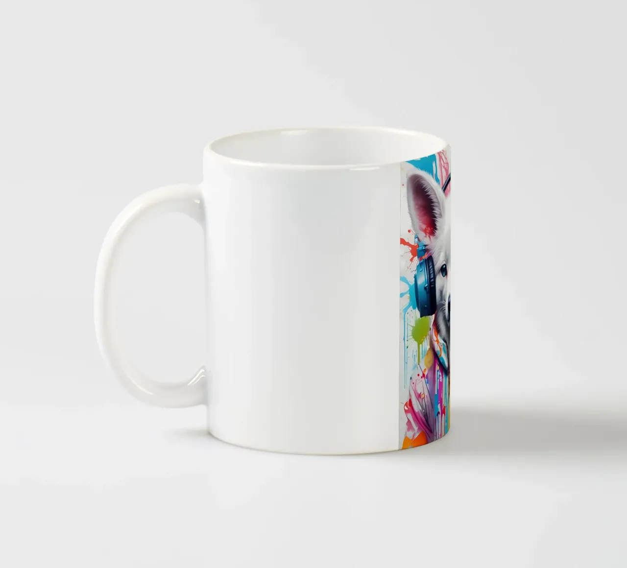 Bébé fox blanc dans un casque d'écoute mug en céramique de MakArena