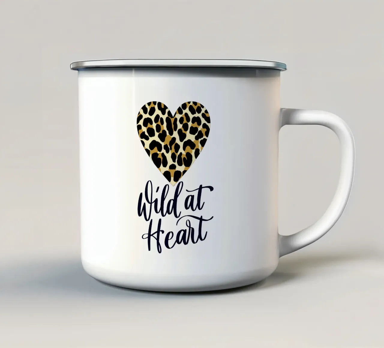 Cuore selvaggio. Detto con il cuore leopardato tazza in smalto da CalliLetters