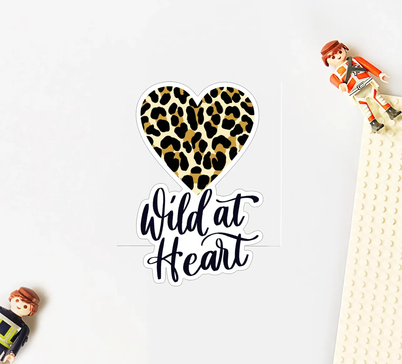 Cuore selvaggio. Detto con il cuore leopardato adesivo da CalliLetters