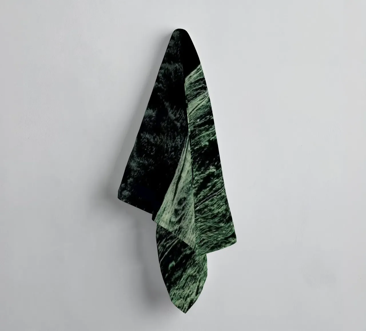 Jours Verts Handtuch von Picture On The Fridge