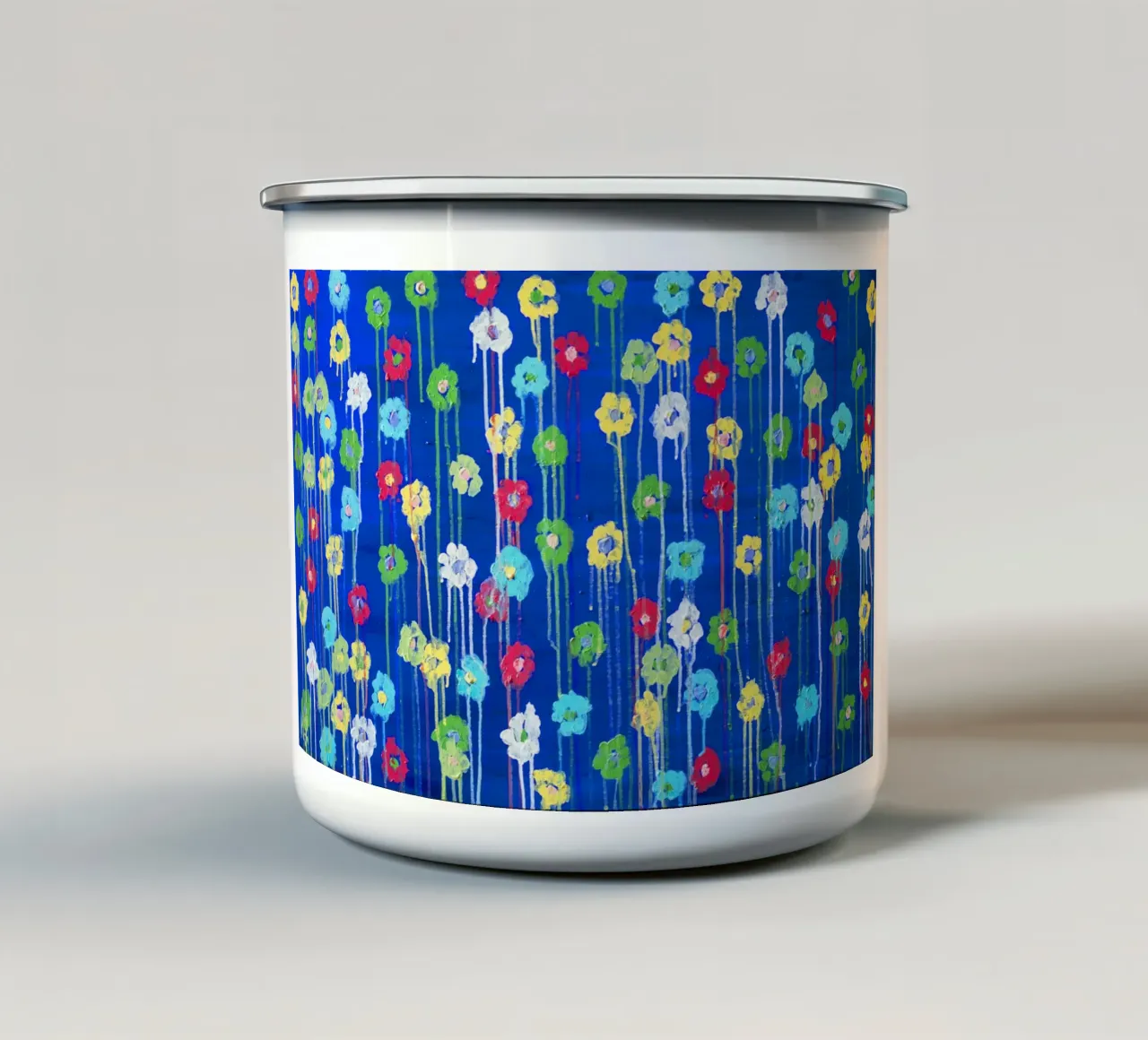 Pianeta blu tazza in smalto da Helen Joynson