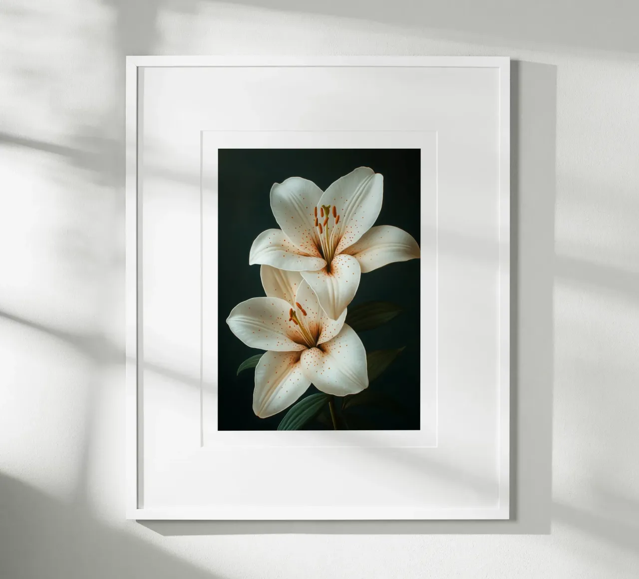 Eleganti gigli bianchi poster con telaio in plastica da Flora & Horizon
