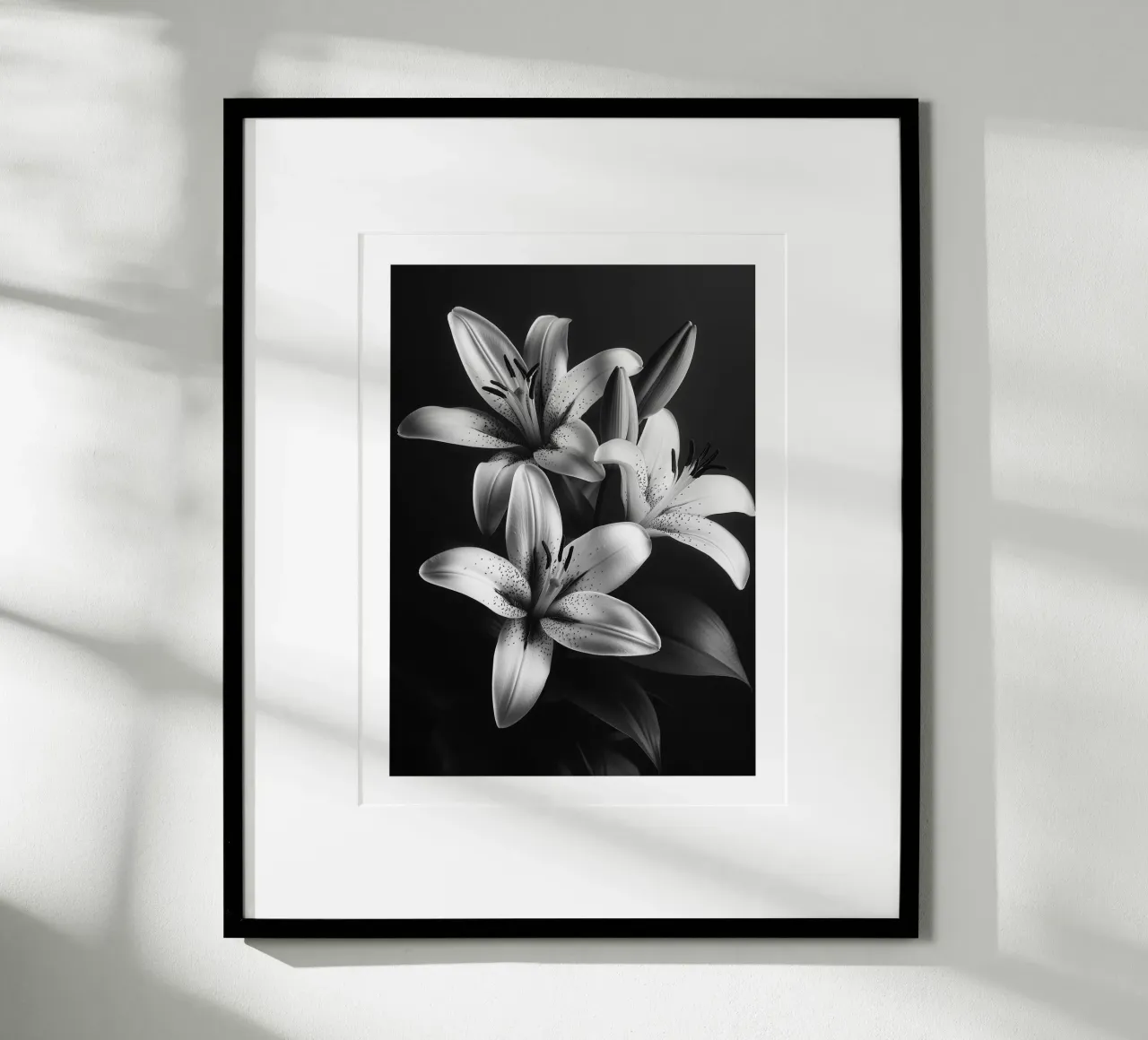 Gigli in bianco e nero poster da Flora & Horizon