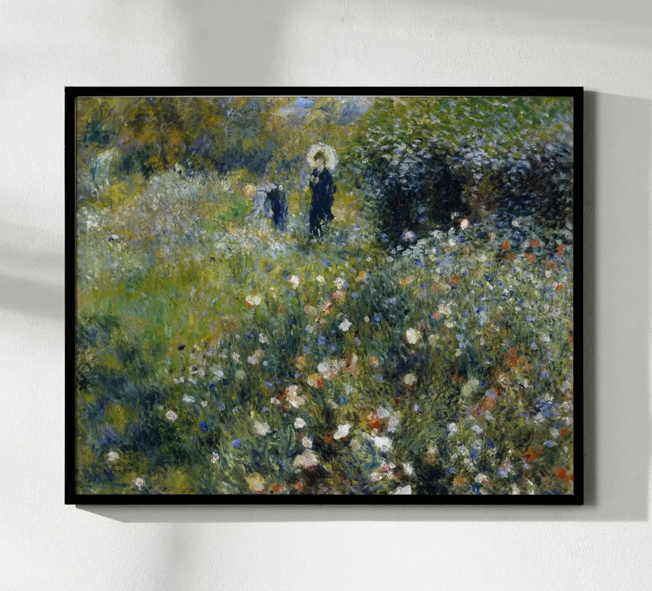 Auguste Renoir - Donna con ombrellone in giardino poster con telaio in legno da Timeless Artworks