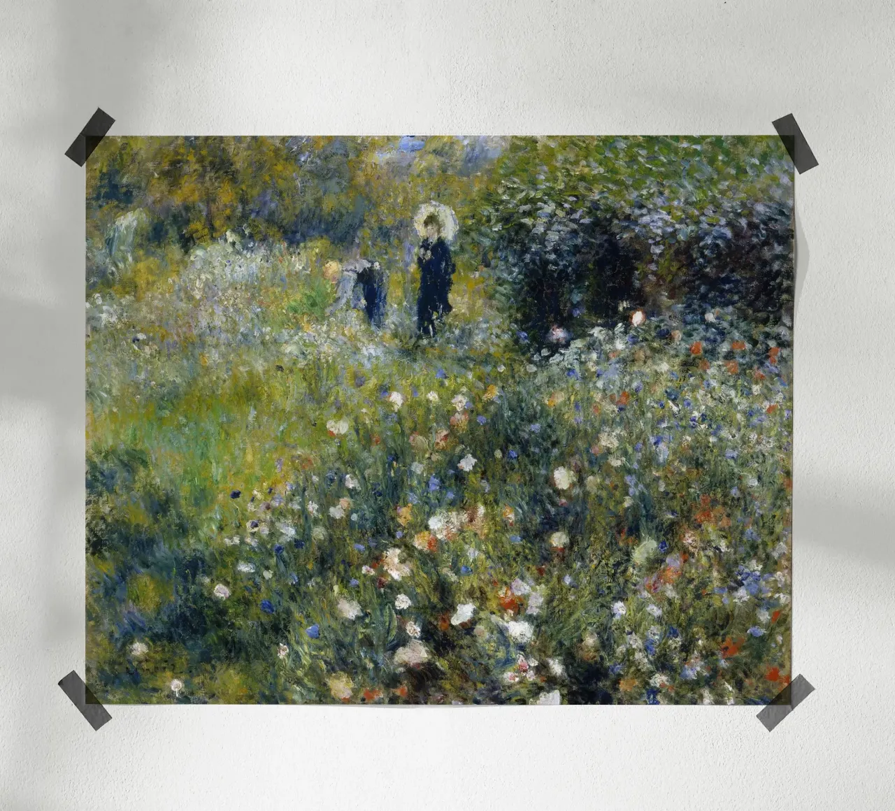Auguste Renoir - Donna con ombrellone in giardino poster con telaio in legno da Timeless Artworks