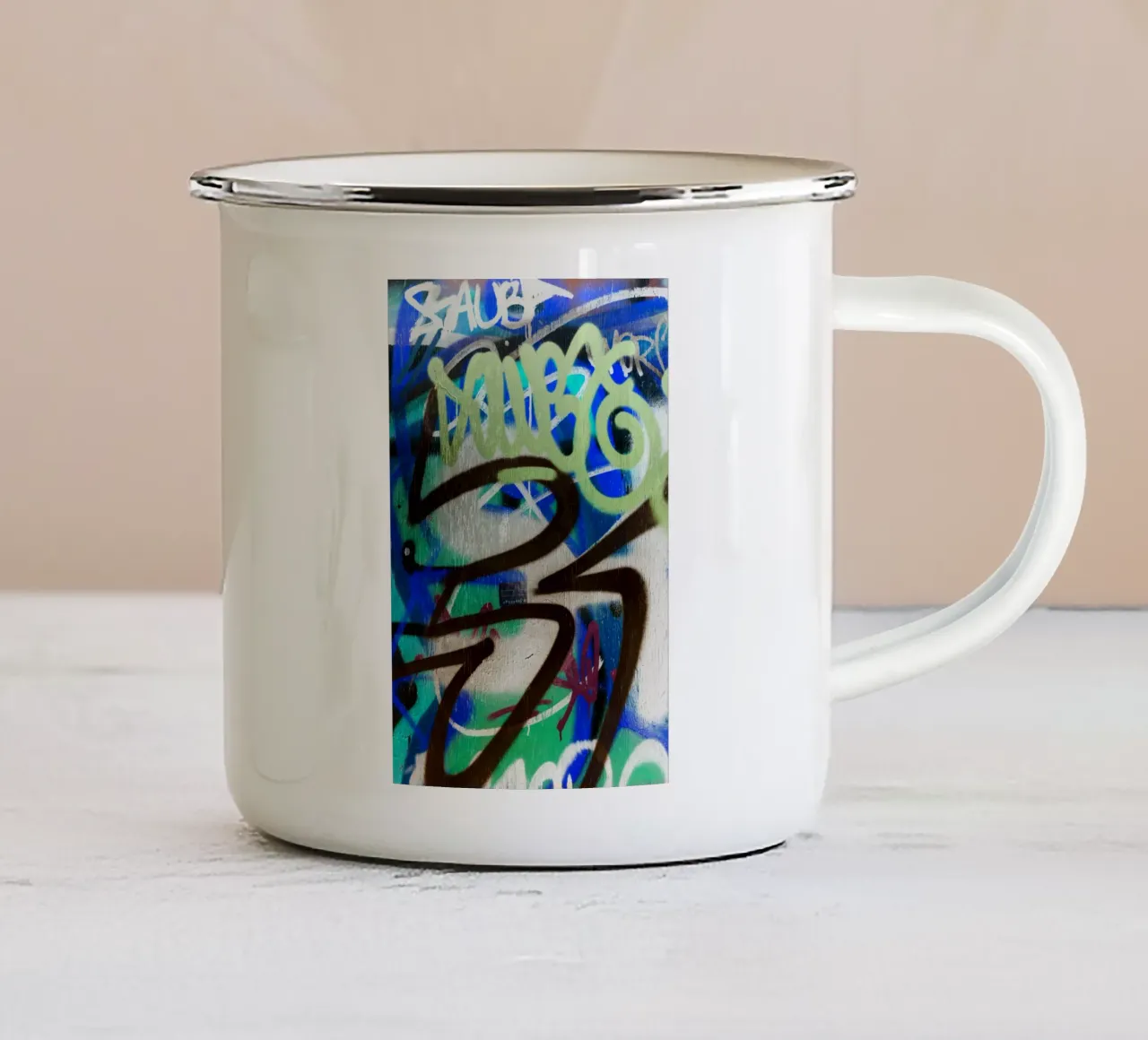 Graffiti Tags tazza in smalto da Jonas Klein