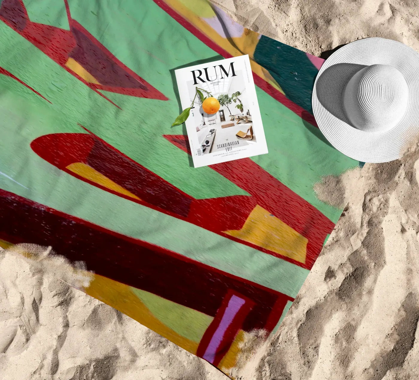 Graffiti E strandhanddoek van Jonas Klein