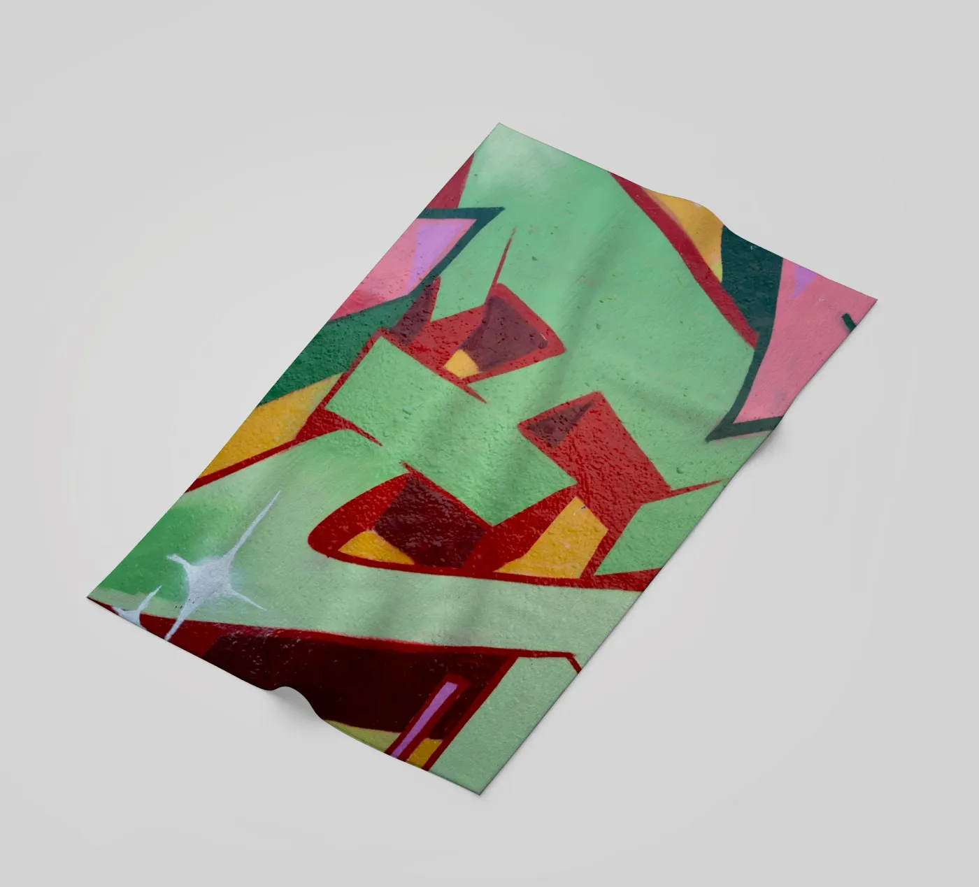 Graffiti E strandhanddoek van Jonas Klein