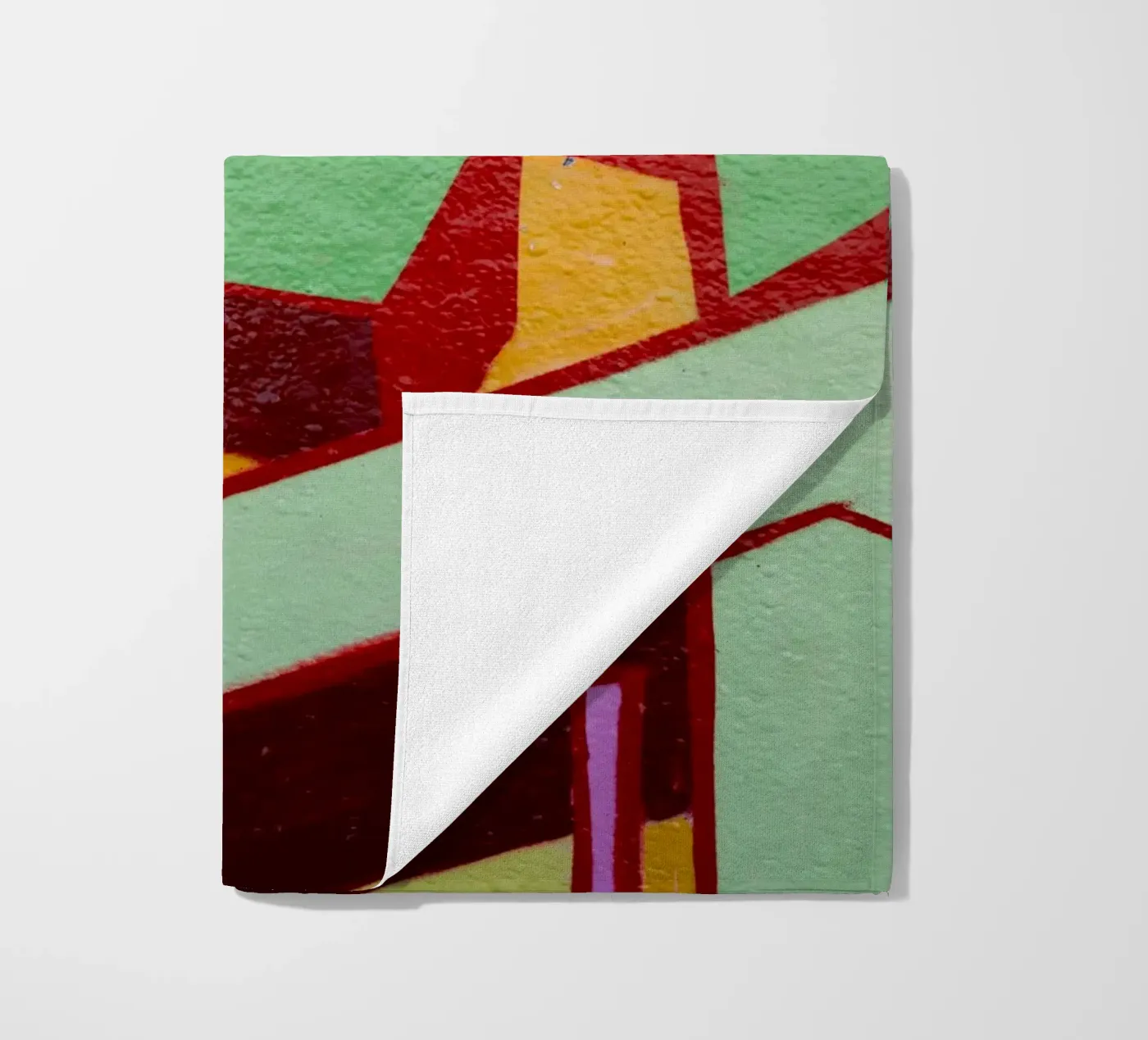 Graffiti E strandhanddoek van Jonas Klein