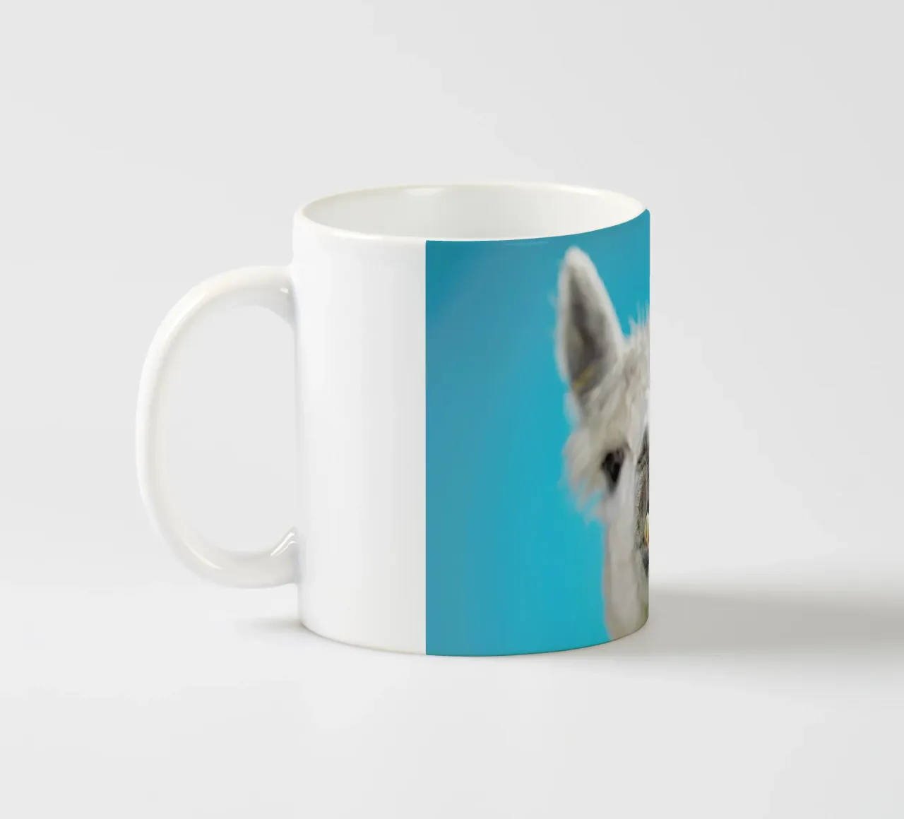 Larry tazza in ceramica da Charlotte Curd