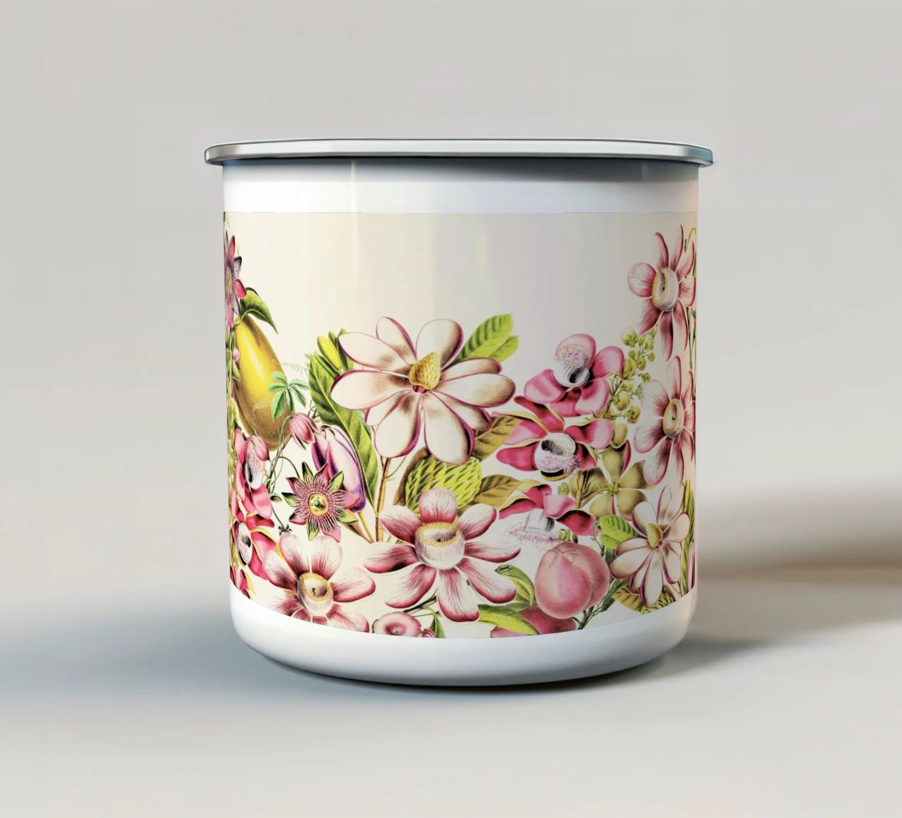Paradiso floreale rosa botanico d'epoca tazza in smalto da Vintage World - Uta Naumann