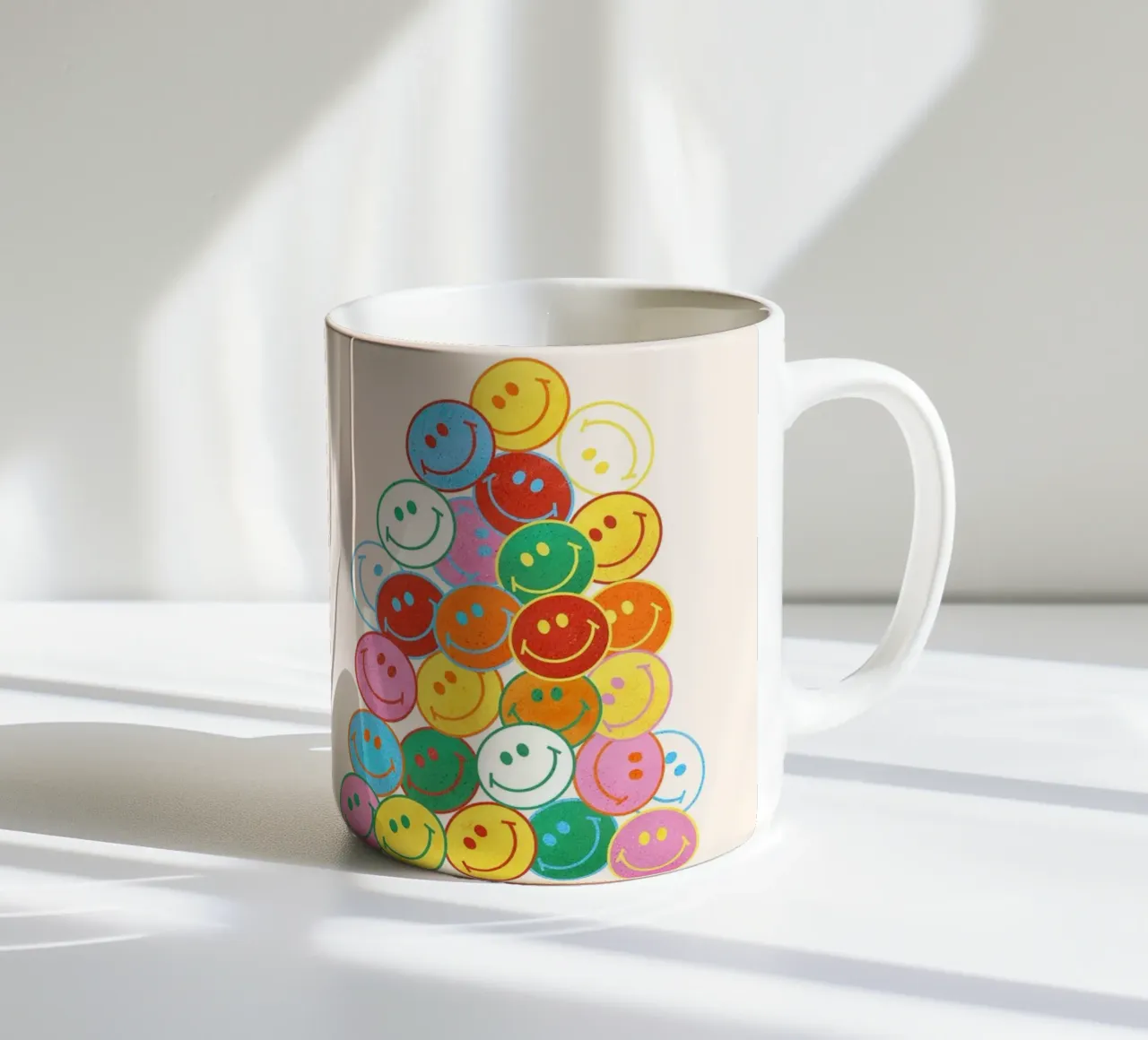 Retro Smiley Face Fun Art Print Keramik Tasse von showmemars